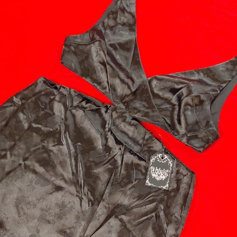 DOLLSKILL UNHOLY SILKEN STEPS CUT OUT MAXI DRESS SATIN XXL BLACK FLORAL PATTERN